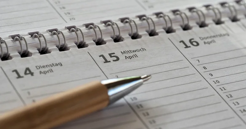Comment transformer une liste de mots-clés en dates de publication